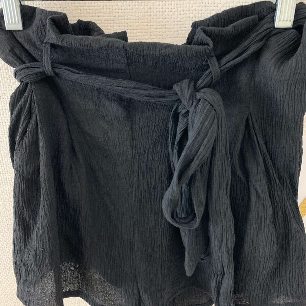 Essue high waisted black flowy shorts